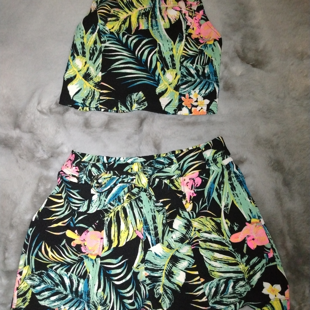 Cute 2 Piece Crop Top Style